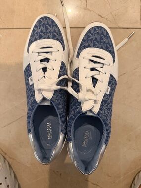 Michael Kors Blue and White Logo Lace-Up  size 9.5 Sneakers with Silver He